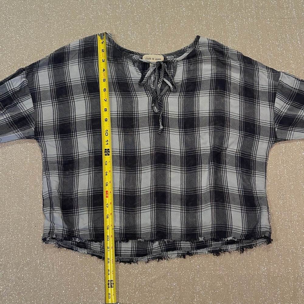 Cloth & Stone gray plaid cropped blouse, size S - Picture 8 of 10